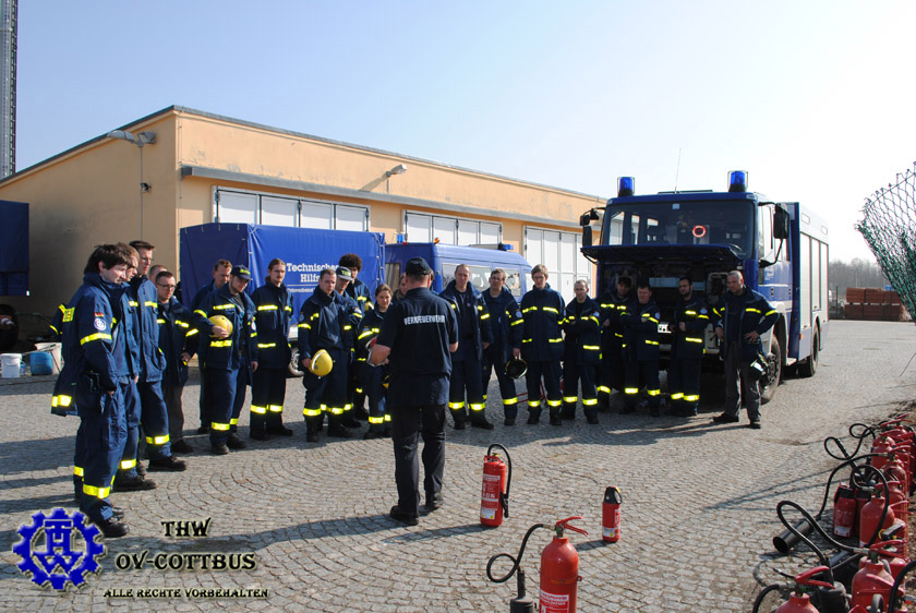 THW OV Cottbus: Ausbildung Zum Umgang Mit Feuerlöschern